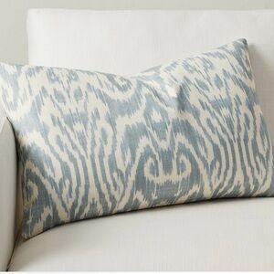 Pottery Barn Blue Luca Ikat Printed Lumbar Pillow Cover NWT 16" h x 26"w Home